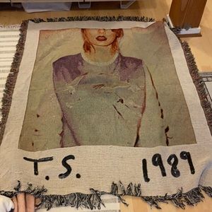 Taylor swift blanket